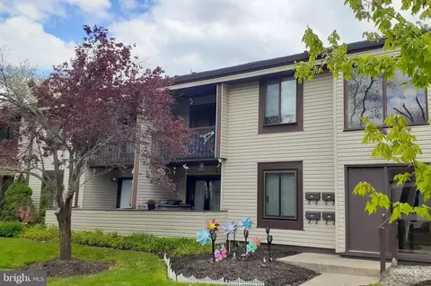 6 Avon Dr #Q-6, East Windsor, NJ 08520