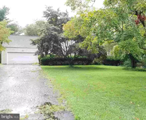 1371 Lower Ferry Rd, Ewing, NJ 08618