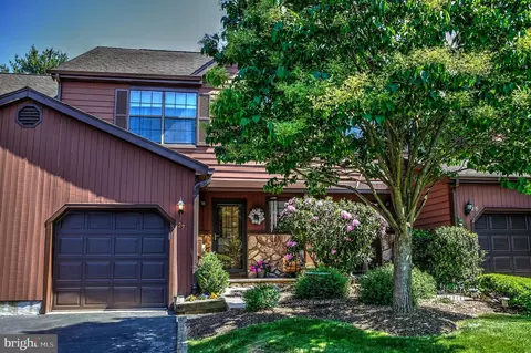 27 Cliveden Ct, Lawrenceville, NJ 08648