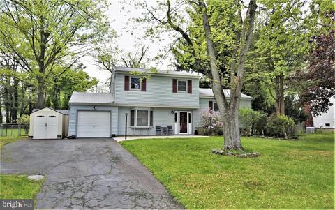 17 Meadowview Dr, Cranbury, NJ 08512