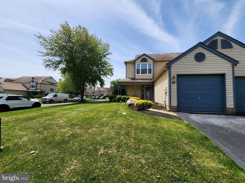 1 Goldenrod Ct, Hamilton, NJ 08690