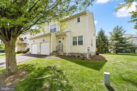 19 Revere Ct, Ewing, NJ 08628