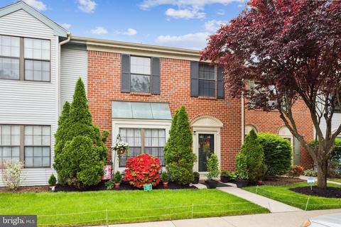 4 Stout Ct, Lawrence Township, NJ 08648