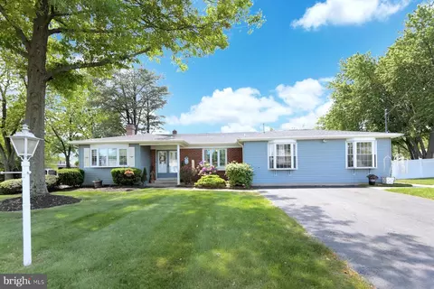 15 Wolfpack Rd, Hamilton, NJ 08619