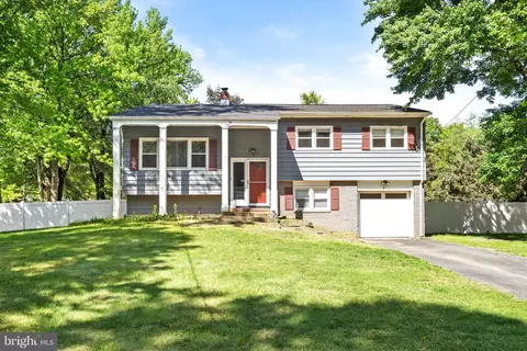 37 Oak Branch Rd, Cranbury, NJ 08512