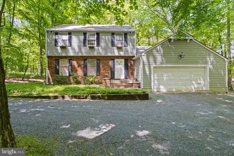 141 Reservoir Rd, Hopewell, NJ 08525
