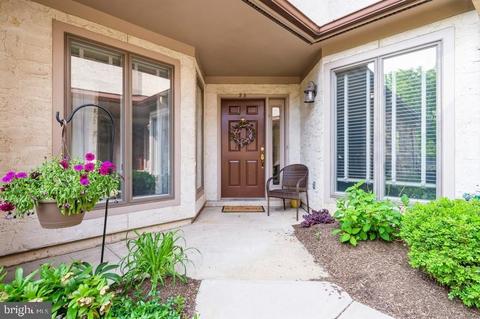 29 Woodmont Dr, Trenton, NJ 08648