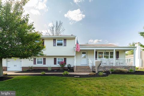 38 Wolf Dr, Hamilton, NJ 08610