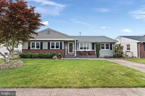 21 Coral Dr, Hamilton, NJ 08619