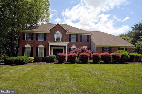 4 Ginnie Ln, West Windsor, NJ 08550
