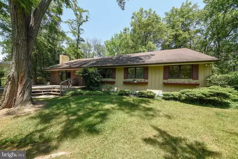 62 New Rd, Lambertville, NJ 08530