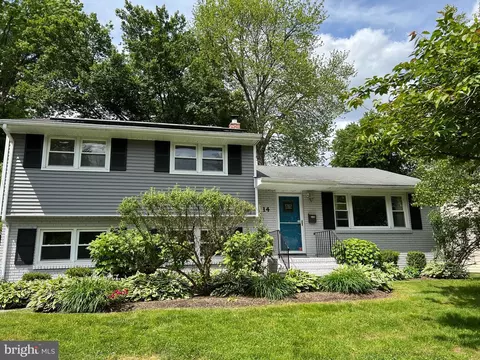14 Allwood Dr, Lawrenceville, NJ 08648