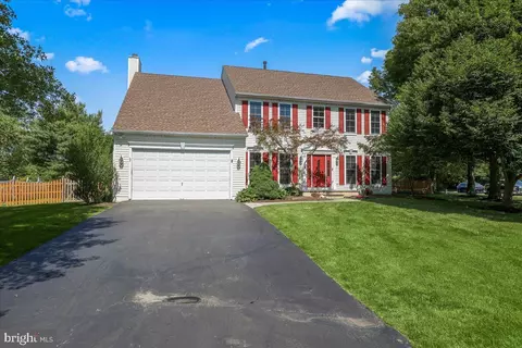 5 Henley Pl, Pennington, NJ 08534