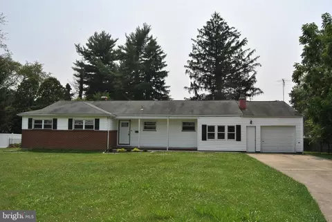 33 Bayberry Rd, Trenton, NJ 08618