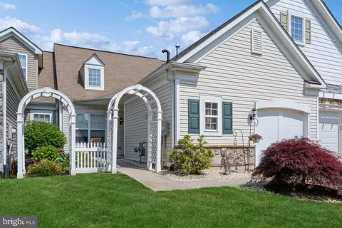 3 Falcon Ct, Hamilton, NJ 08690