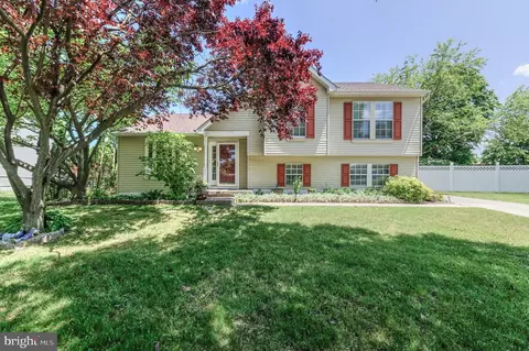 11 Carrousel Ln, Hamilton, NJ 08619