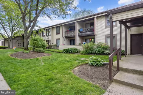 11 Twin Rivers Dr N # m, Hightstown, NJ 08520