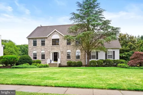 25 Sara Dr, Robbinsville, NJ 08691