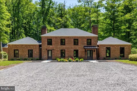 8 Vista Dr, Princeton, NJ 08540