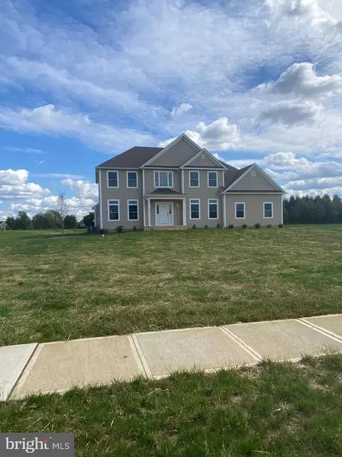 8 Nicole Ct, Hamilton, NJ 08620