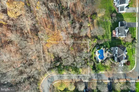 18 Brookdale Dr, Lawrenceville, NJ 08648