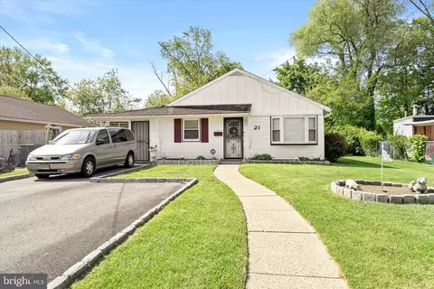 21 Theresa St, Ewing, NJ 08618