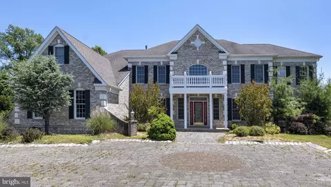 17 Baker Way, Pennington, NJ 08534