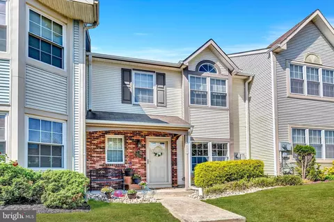202 Waverly Ct, Robbinsville, NJ 08691