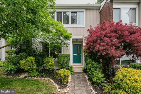 4 Cameron Ct, Princeton, NJ 08540