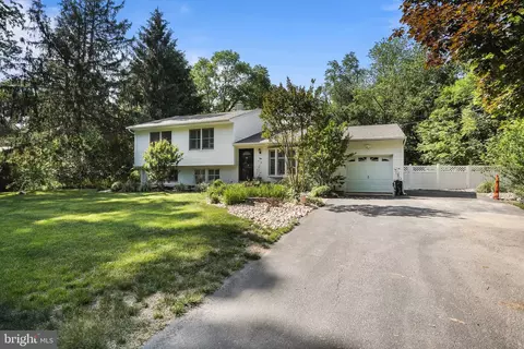 10 Colonial Ave, Princeton Junction, NJ 08550