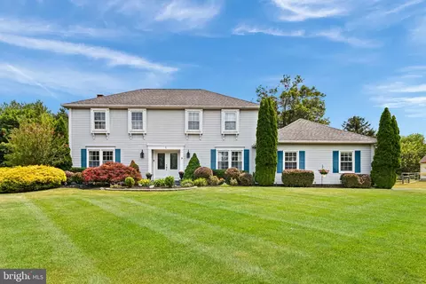 5 Rowanberry Ct, Princeton Junction, NJ 08550
