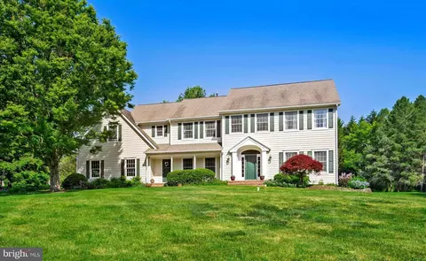 18 Harbourton Ridge Dr, Pennington, NJ 08534