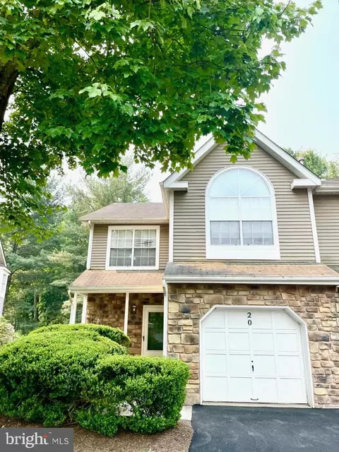20 Stonerise Dr, Lawrenceville, NJ 08648
