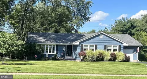 26 Crown Rd, Ewing, NJ 08638