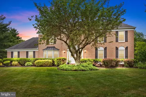 3 Stark Ct, Princeton Junction, NJ 08550