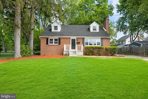 16 Hillside Ave, Trenton, NJ 08618