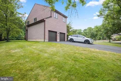 34 Lorrie Ln, Princeton Junction, NJ 08550