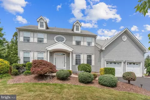 5 Carriage Ct, East Windsor, NJ 08520