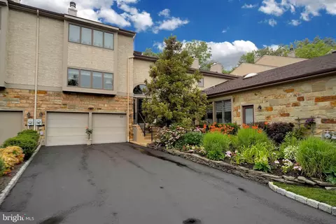 58 Woodmont Dr, Lawrenceville, NJ 08648