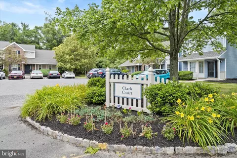 2 Clark Ct, East Windsor, NJ 08520