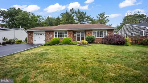 28 Ontario Way, Lawrenceville, NJ 08648