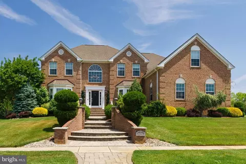 7 Garnet Ln, Robbinsville, NJ 08691
