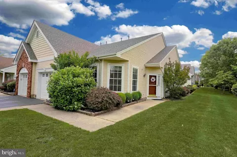 175 Meadowlark Dr, Hamilton, NJ 08690