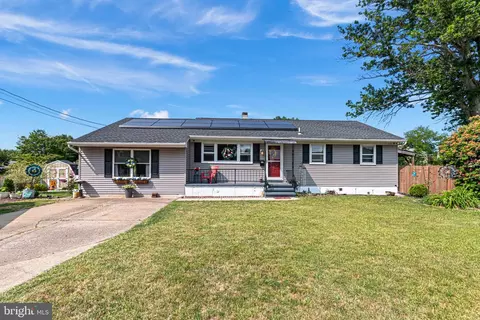 13 Wharian Ct, Hamilton, NJ 08620