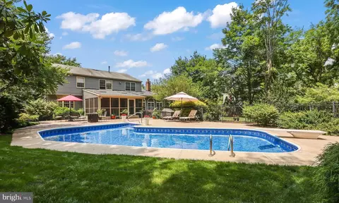 12 Tracey Dr, Lawrenceville, NJ 08648