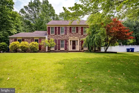 12 Melvina Dr, Lawrence Township, NJ 08648