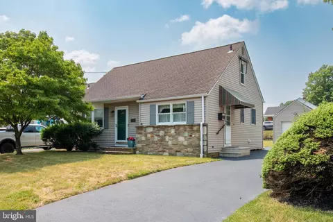 1719 Arena Dr, Hamilton, NJ 08610