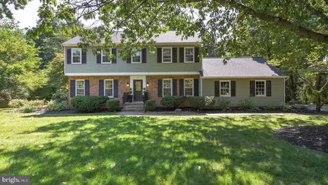 13 Fairway Dr, Princeton Junction, NJ 08550