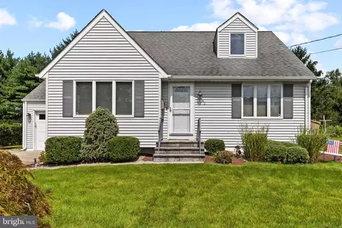 43 Goeke Dr, Hamilton, NJ 08610