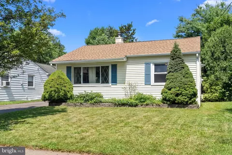 25 Downing, Ewing, NJ 08628 photo 2